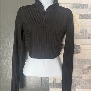 Elegant Black Ribbed Zip-Up Crop Top